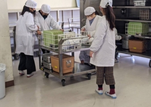 学校給食は子どもたちのために！議場で質問(３月議会②)